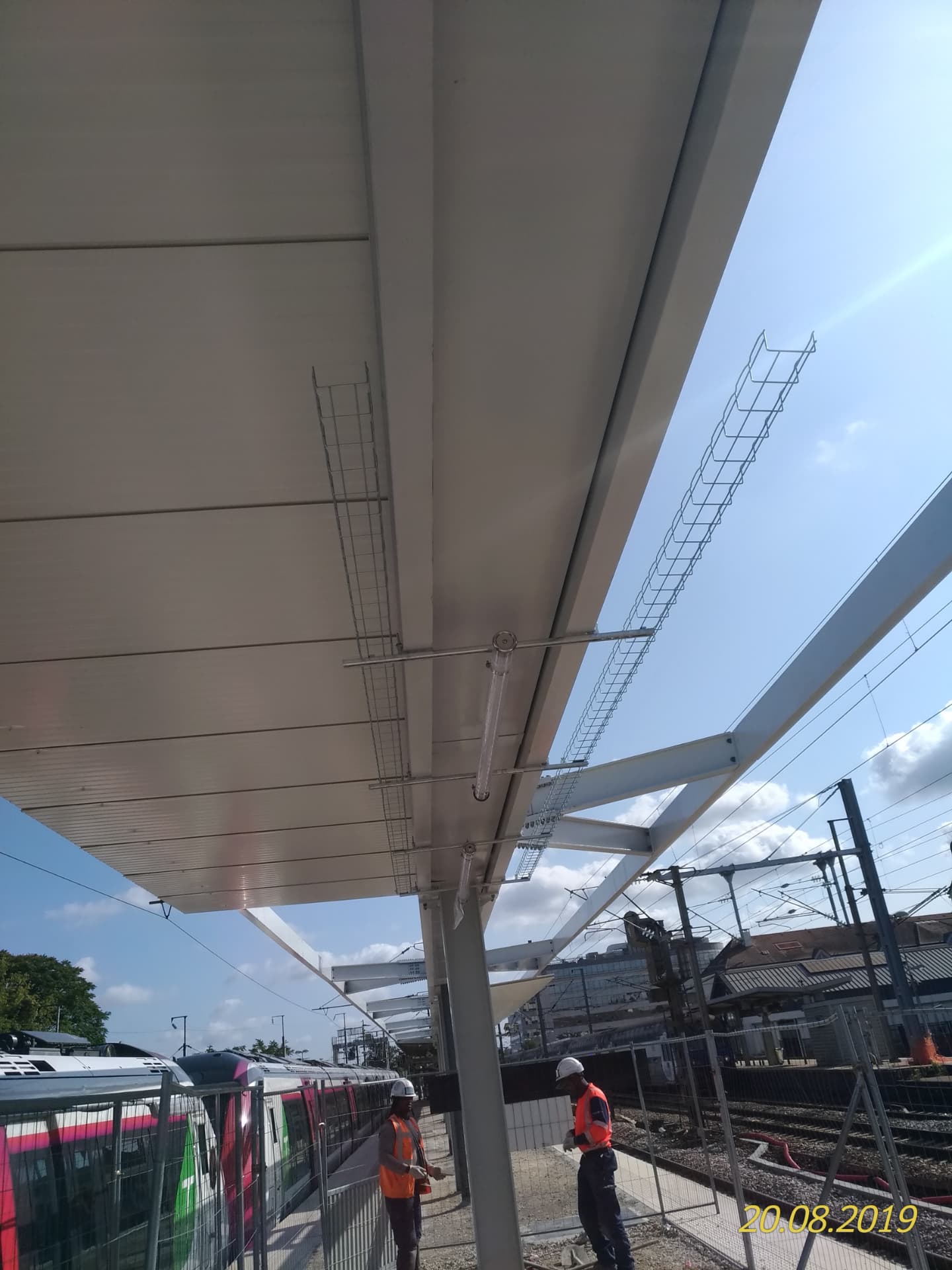 Abris des quais Gare de Poissy — 5